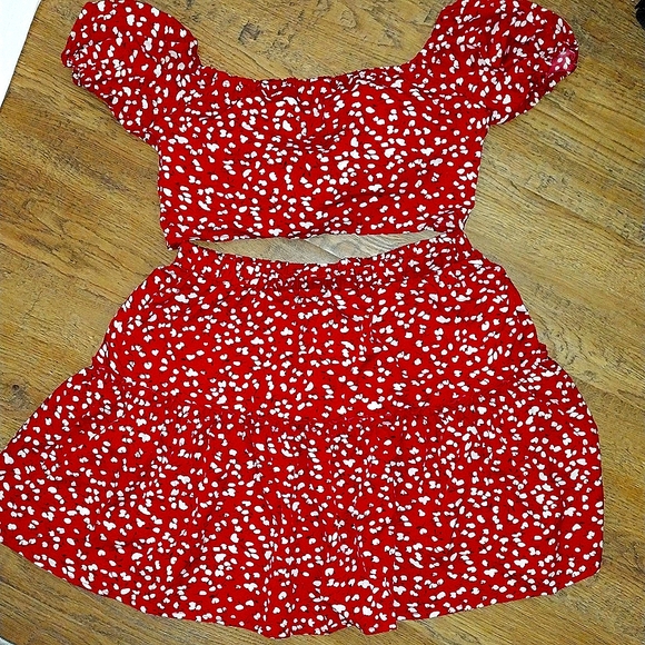 Red/White Skirt and Top Set - Picture 4 of 6